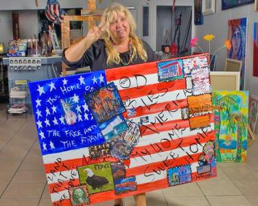 Hommage an das liberale Amerika: Christina Jarmolinski, US-amerikanische Künstlerin mit Atelier in Tännesberg. Foto: privat 