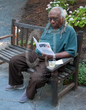 One of the many viewers and collectors of art.Photo by Rob de Koter
