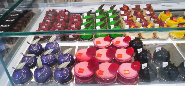 Pastry Shop in Munich by Christina Jarmolinski