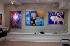 The main wall in the Robinson Gallery by Christina Jarmolinski